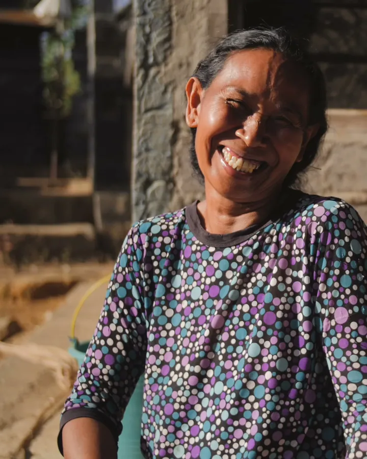 A smiling cashew worker in Muntigunung, East Bali