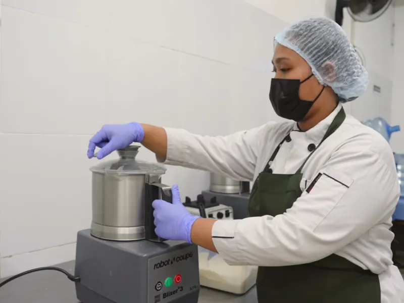 A TreeNut cheesemaker blending cashews in the Ubud kitchen